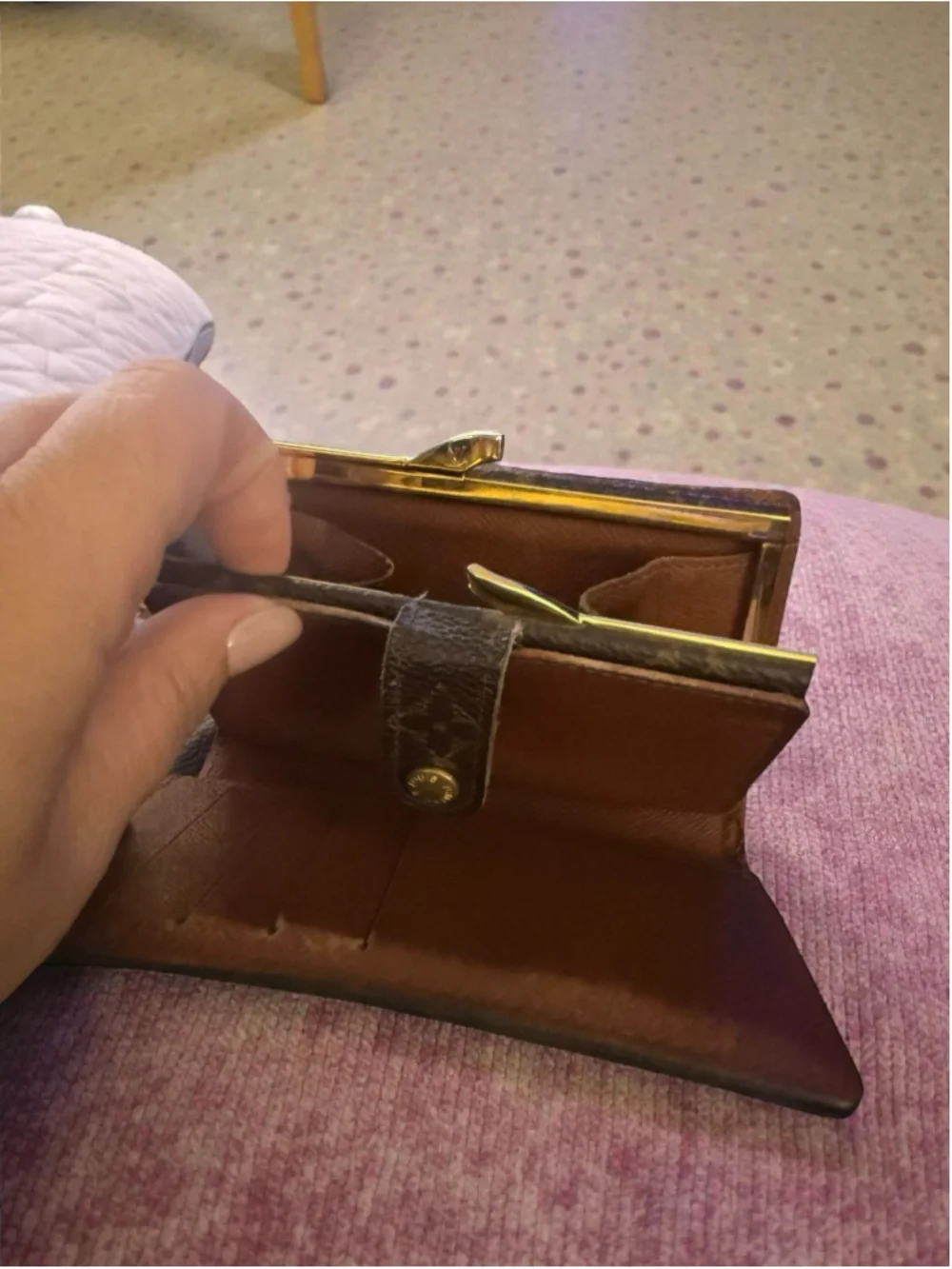 Louis Vuitton Portefeuille Viennois in Amarante with Dust Bag and CoA